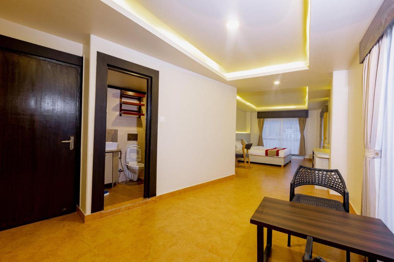 Apartamento Poms Penthouse Pokhara Exterior foto