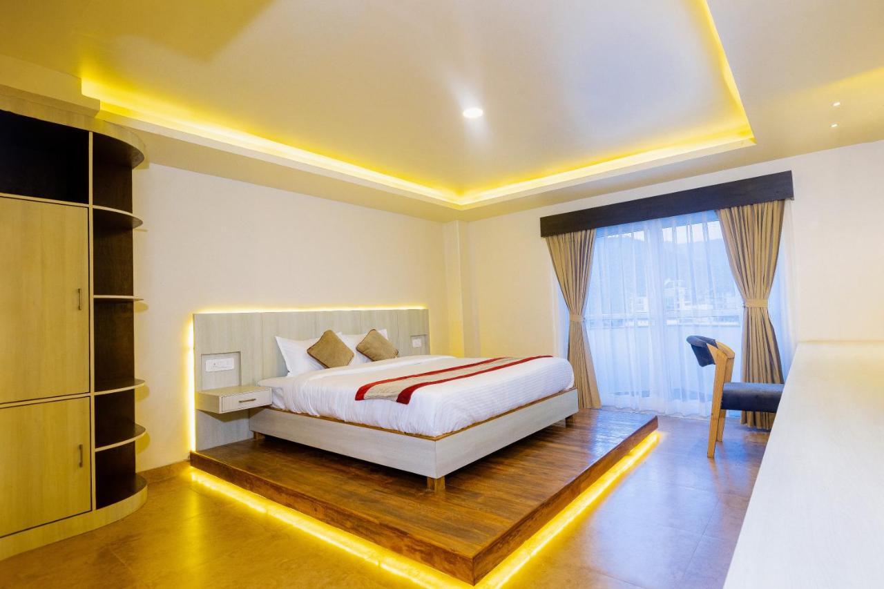 Apartamento Poms Penthouse Pokhara Exterior foto