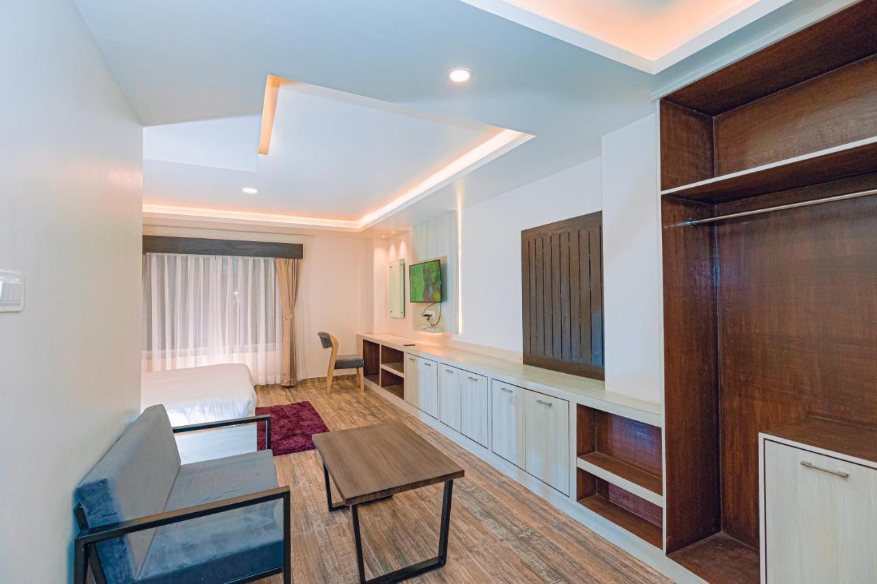 Apartamento Poms Penthouse Pokhara Exterior foto
