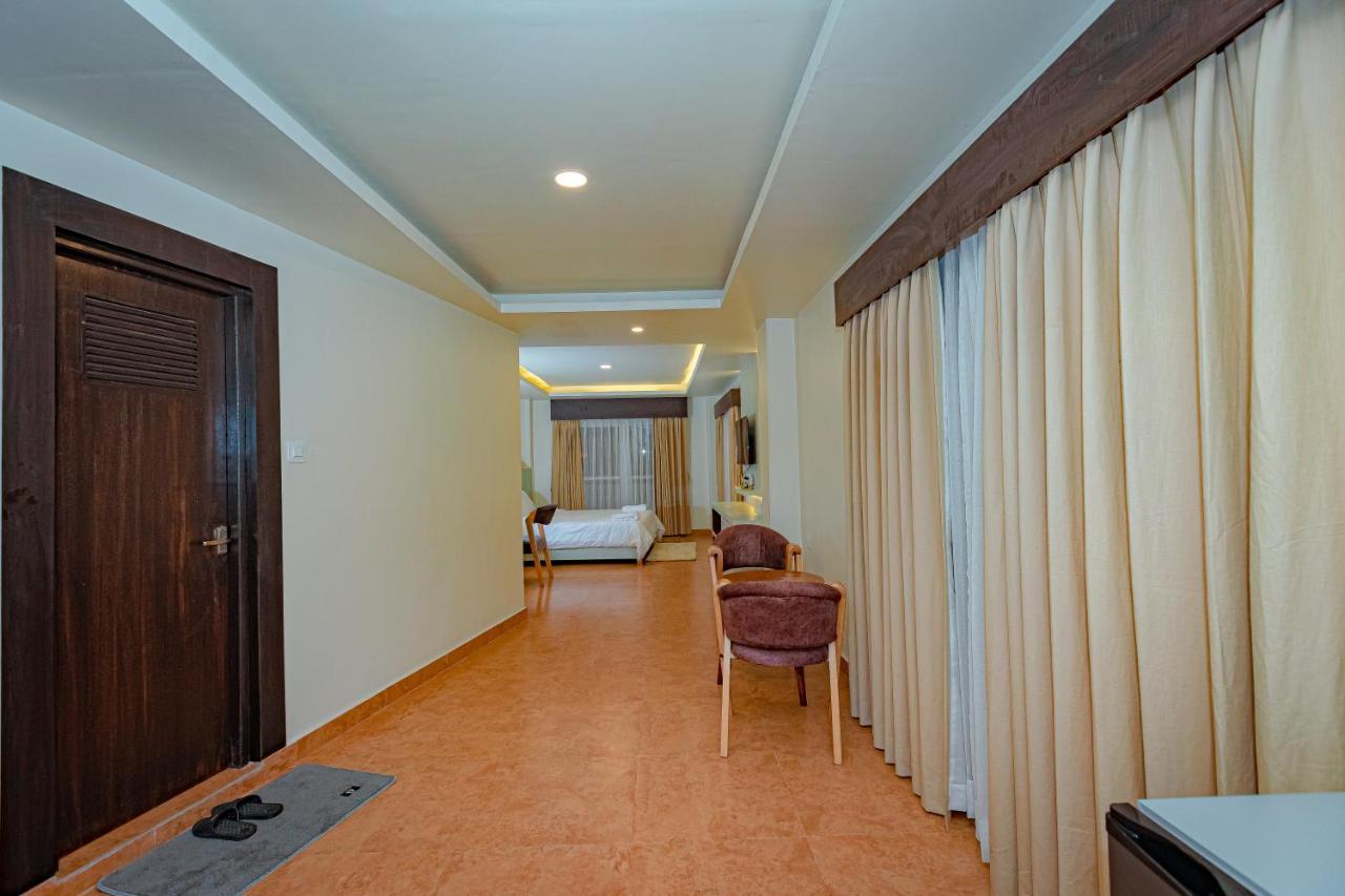 Apartamento Poms Penthouse Pokhara Exterior foto